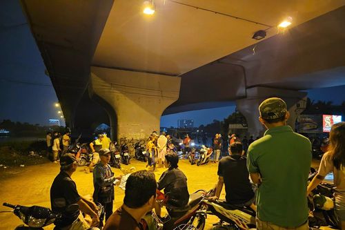 Thi thể mẹ và con gái 19 tháng tuổi trôi trên sông Sài Gòn