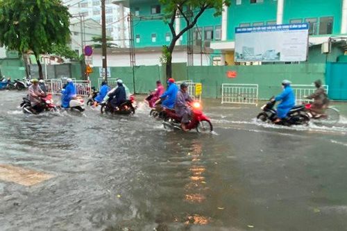 Nhiều tuyến đường bị ngập, Đà Nẵng ban hành công điện ứng phó áp thấp nhiệt đới