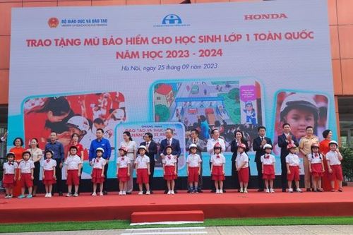 Trao tặng 2 triệu mũ bảo hiểm cho học sinh lớp 1 trên toàn quốc