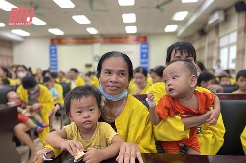 'Trung thu nhân ái' tại Bệnh viện Nhi Thanh Hóa