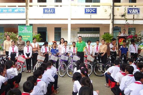 Thêm 30 chiếc xe đạp cho học sinh thiểu số Khmer huyện Tri Tôn