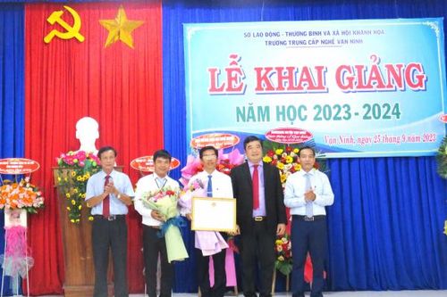 Trường Trung cấp Nghề Vạn Ninh khai giảng năm học 2023-2024