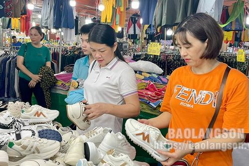 Hơn 80 gian hàng trưng bày sản phẩm tại Hội chợ Thương mại – Du lịch năm 2023