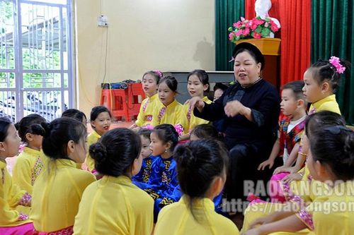 Gìn giữ ngôn ngữ dân tộc Tày, Nùng Lạng Sơn