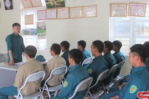 Chú trọng phát triển đảng viên trong lực lượng dân quân tự vệ