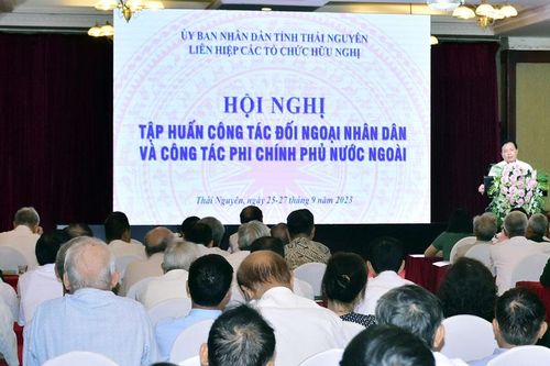 200 cán bộ được bồi dưỡng kiến thức về đối ngoại nhân dân