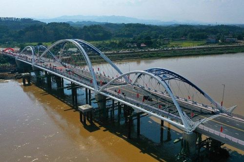 Yên Bái: Thông xe cầu Giới Phiên 650 tỷ đồng bắc qua sông Hồng