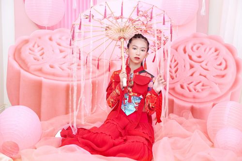 Huỳnh Tiểu My ấn tượng với bộ ảnh trung thu nghệ thuật