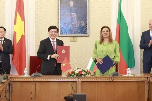 Tổng Thư ký Quốc hội Bùi Văn Cường và Tổng Thư ký Quốc hội Bulgaria ký Bản ghi nhớ hợp tác đầu tiên