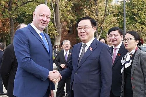 Lễ đón Chủ tịch Quốc hội Vương Đình Huệ thăm chính thức Bulgaria