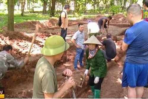 Khai quật khảo cổ tại di tích thành cổ Sơn Tây