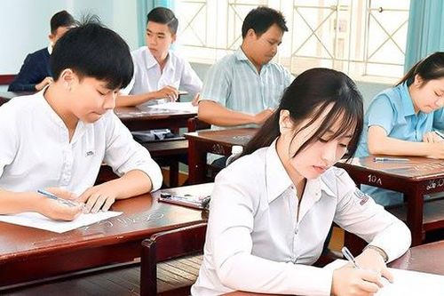Chèn môn 'tự nguyện' vào chính khóa: Hiệu trưởng vi phạm nghiêm trọng quy chế chuyên môn