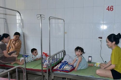 Hà Tĩnh: 12 trẻ mầm non nhập viện nghi bị ngộ độc
