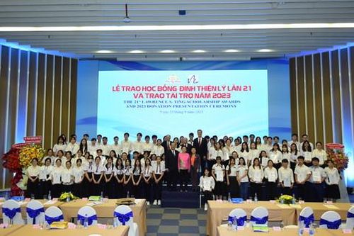 Công ty Phú Mỹ Hưng và Quỹ Đinh Thiện Lý tặng học bổng gần 8 tỷ đồng