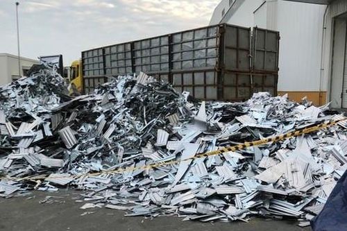 Bắt 7 nhân viên trộm hàng chục tấn phế liệu của nhà máy sản xuất ô tô