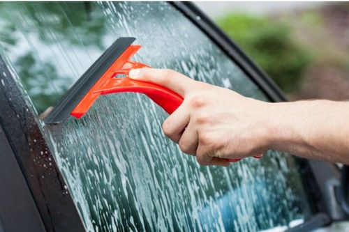 Tác dụng của nước rửa kính ô tô