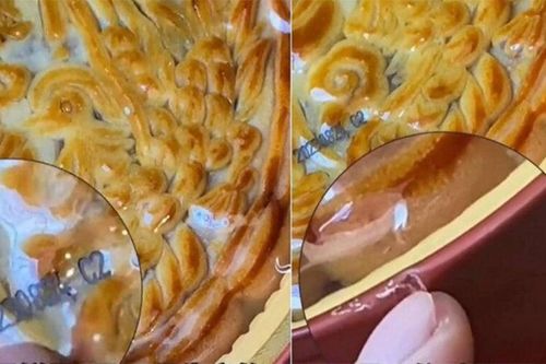 Hộp bánh trung thu được tặng 'quay vòng' rồi về tay người mua sau 12 ngày