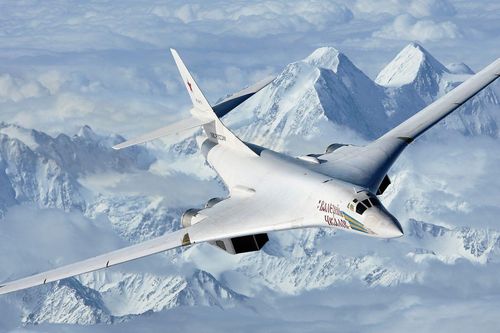 Tu-160 'đáng gờm' hơn khi được trang bị tên lửa mới tầm bắn 6.500 km