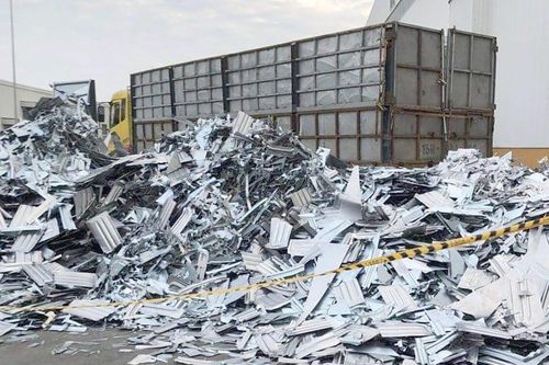 Khởi tố 7 nhân viên nhà máy ô tô Vinfast trộm cắp phế liệu