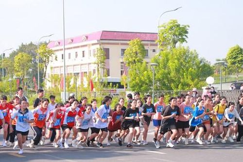 Hướng tới chung kết Giải chạy Báo Hànôịmới mở rộng lần thứ 48 - Vì hòa bình năm 2023:Tuyển chọn vận động viên có thành tích tốt tham dự giải cấp thành phố