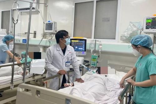 Sức khỏe hai nạn nhân nặng trong vụ sập nhà tại TPHCM ra sao?