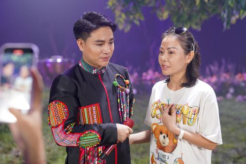 Học trò Thu Minh - giọng ca 'phi giới tính' Tùng Anh chi tiền tỷ làm liên tiếp 9 MV 'Núi hát'