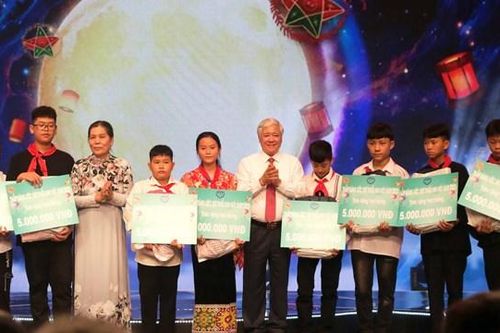 BẢN TIN MẶT TRẬN: Thắp sáng ước mơ thiếu nhi Việt Nam