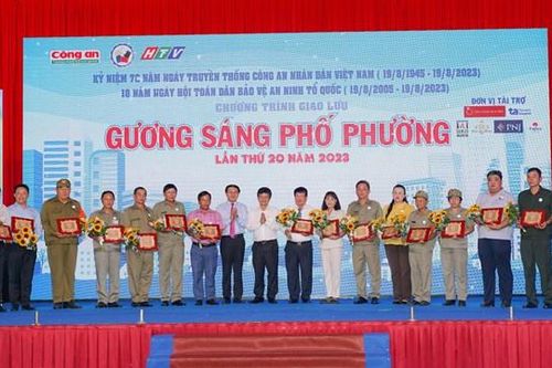 Những người dấn thân vì cộng đồng