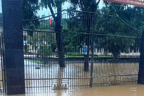 Hà Tĩnh: Mưa lớn, hơn 4.300 học sinh ở một huyện miền núi phải nghỉ học