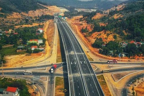 Cao tốc Diễn Châu-Bãi Vọt, Cam Lâm-Vĩnh Hảo: 'Lụt' tiến độ, nhà thầu chưa quyết liệt thi công