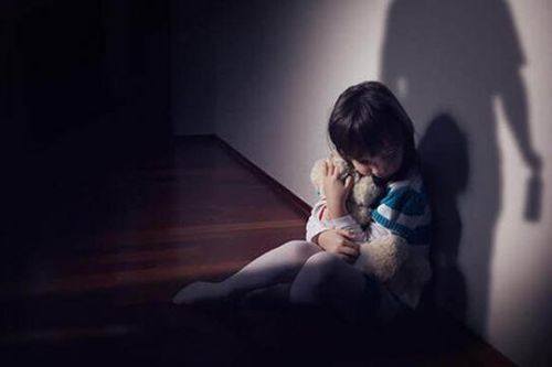 Hà Nội: Xét xử gã đàn ông khiếm thị nhiều lần xâm hại cháu gái của vợ