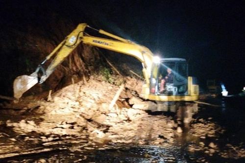 Quảng Bình: Một số tuyến đường bị sạt lở đã được khắc phục và thông xe