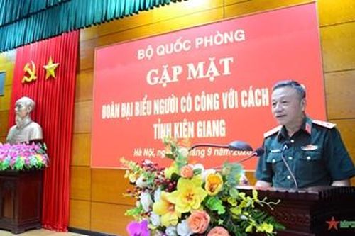 Bộ Quốc phòng tặng quà 65 đại biểu người có công tỉnh Kiên Giang