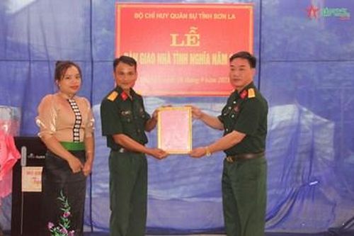 Bộ CHQS tỉnh Sơn La bàn giao Nhà tình nghĩa cho quân nhân có hoàn cảnh khó khăn