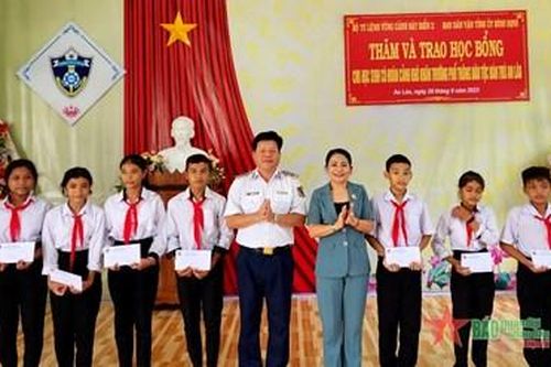 Bộ tư lệnh Vùng Cảnh sát biển 2 tổ chức chương trình 'Cảnh sát biển với đồng bào dân tộc, tôn giáo'