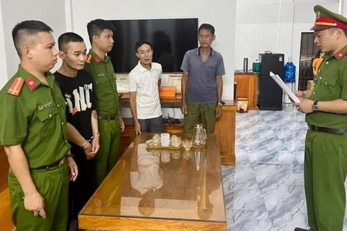 Trộm bất thành, con nợ dùng dao tấn công chủ nợ trọng thương