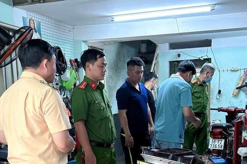 TPHCM: Kiểm tra nhiều lò 'độ', kho, bãi xe, tiệm cầm đồ