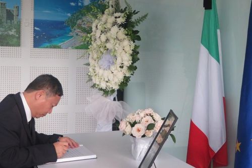 Lãnh đạo TPHCM viết sổ tang cựu Tổng thống Italy Giorgio Napolitano