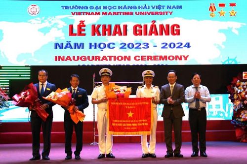 Trường ĐH Hàng hải Việt Nam vinh dự nhận Cờ thi đua của Chính phủ