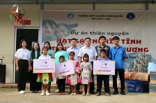 Trung thu yêu thương đến với học sinh vùng cao
