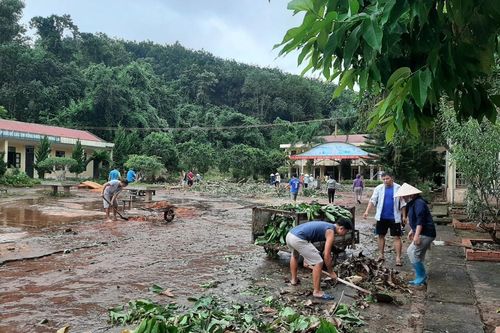 Công đoàn trường PTDTBT THCS Nậm Kè xây dựng cảnh quan sạch đẹp