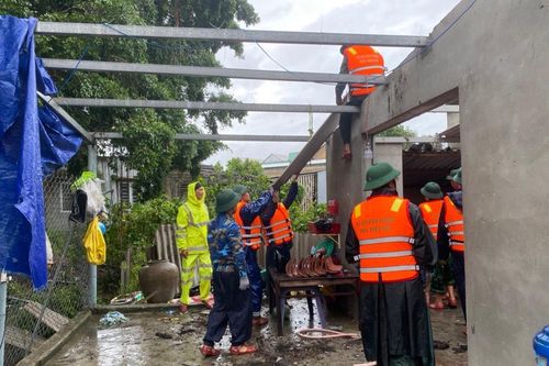 Áp thấp nhiệt đới suy yếu, 7 người thương vong do giông lốc, sét