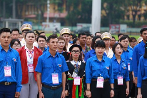 420 thanh niên tiên tiến báo công dâng Bác