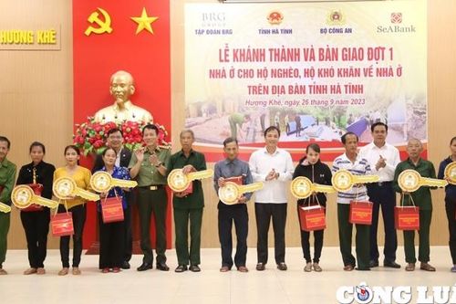 Bộ Công an bàn giao 600 ngôi nhà cho người nghèo, người khó khăn ở Hà Tĩnh