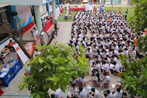 Trường học... 'huy động đầu tư'