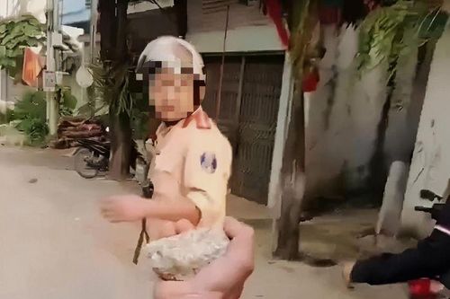 Bản tin 8H: Cán bộ CSGT nổ súng chỉ thiên khi bị nhóm người tấn công