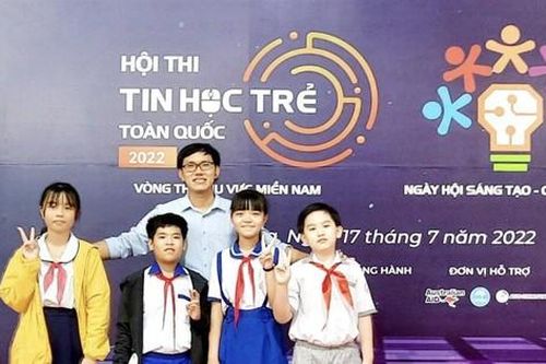 Thầy giáo sáng tạo