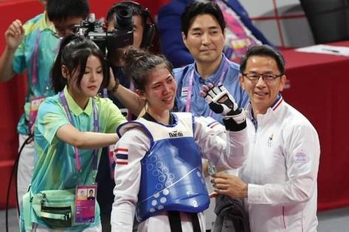 Siêu võ sĩ Thái Lan bật khóc vì bộ giáp hỏng, tưởng mất HCV Taekwondo Asiad 19