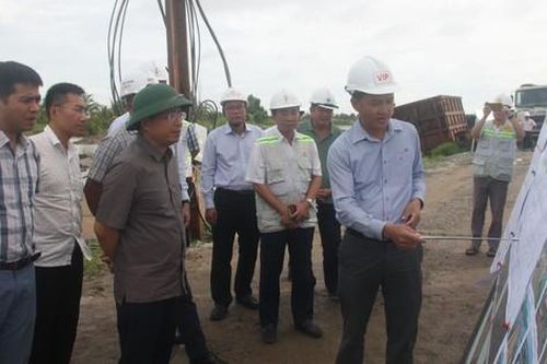 Thứ trưởng Bộ GTVT: 'Kiên quyết xử lý nhà thầu chậm thi công cao tốc'