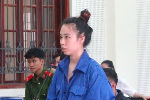 Cô gái khiến 6 người mất 4,3 tỉ đồng bật khóc tại tòa